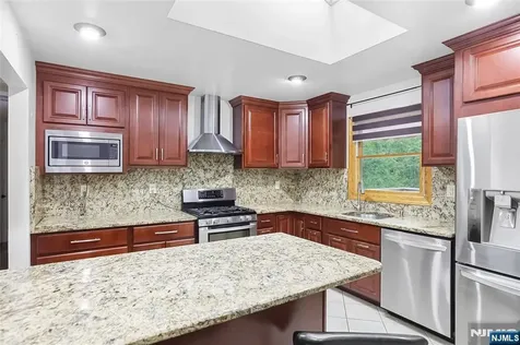 27 Ellen Lane Wayne NJ 07470