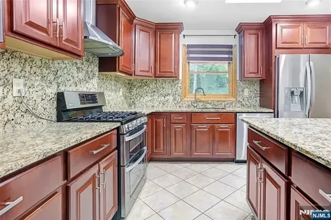 27 Ellen Lane Wayne NJ 07470