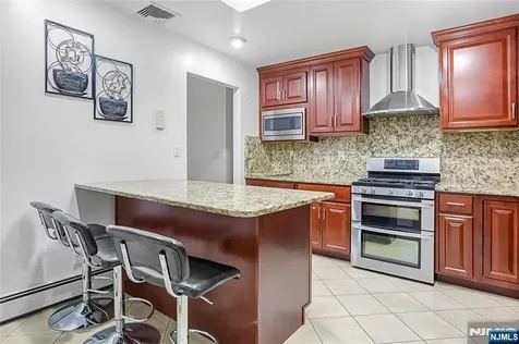 27 Ellen Lane Wayne NJ 07470