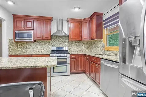 27 Ellen Lane Wayne NJ 07470