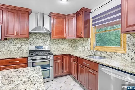 27 Ellen Lane Wayne NJ 07470