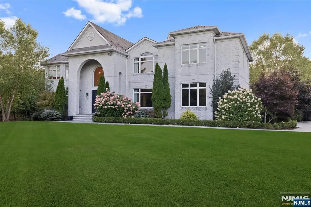 417 Route 9w Alpine NJ 07620