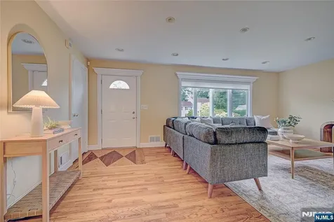 41 Mcclellan Avenue Livingston NJ 07039