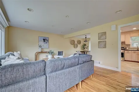 41 Mcclellan Avenue Livingston NJ 07039