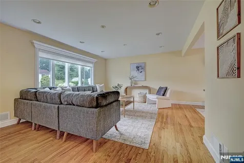 41 Mcclellan Avenue Livingston NJ 07039