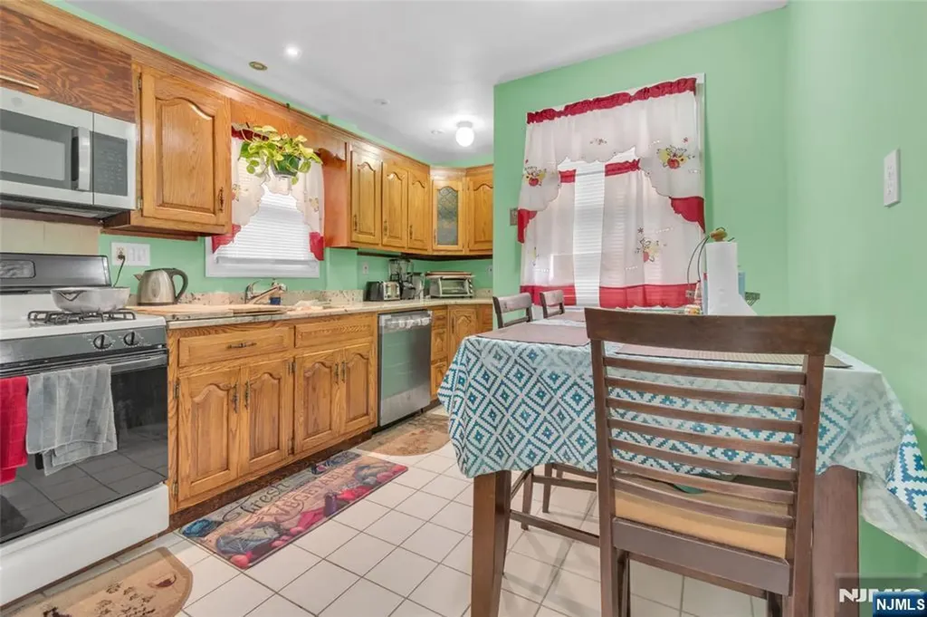 14 Hewitt Avenue Belleville NJ 07109