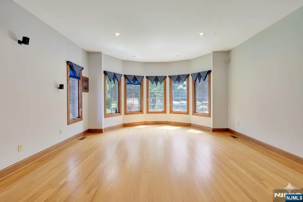 27 Parkwood Lane Bernards NJ 07920