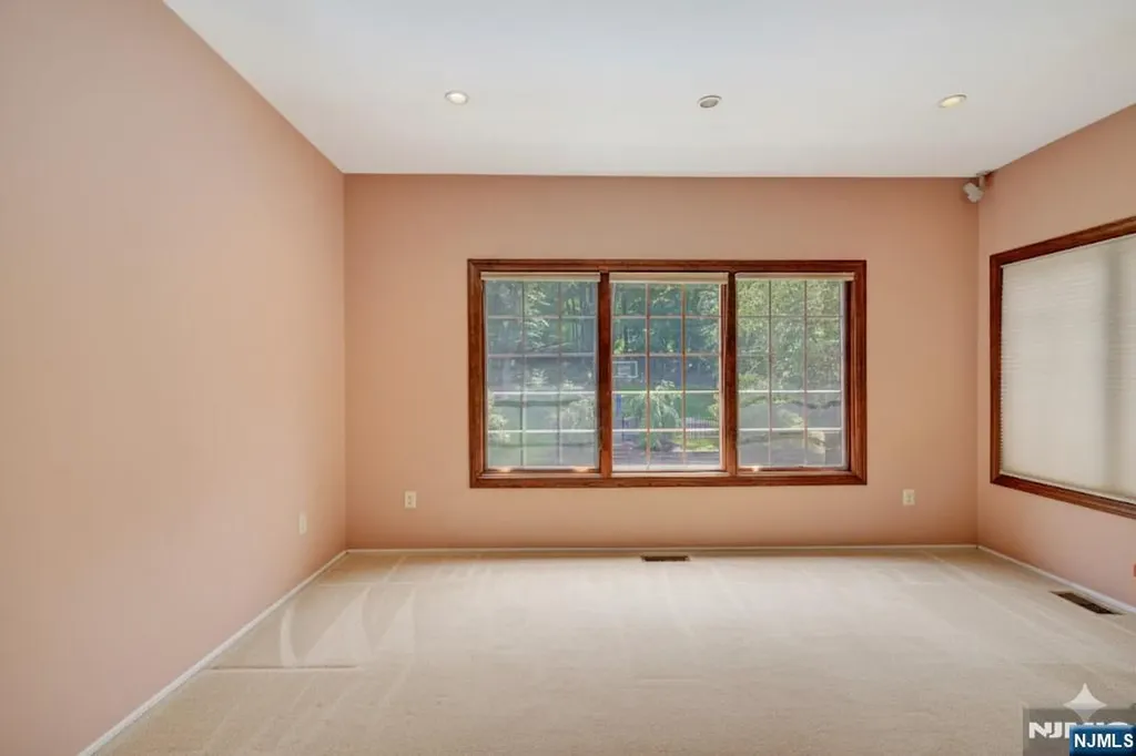 27 Parkwood Lane Bernards NJ 07920