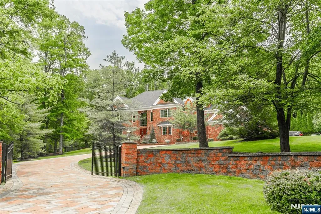 27 Parkwood Lane Bernards NJ 07920