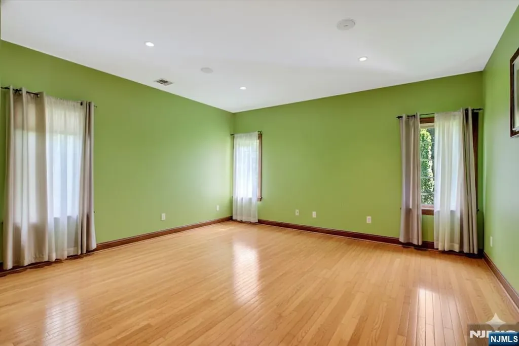 27 Parkwood Lane Bernards NJ 07920