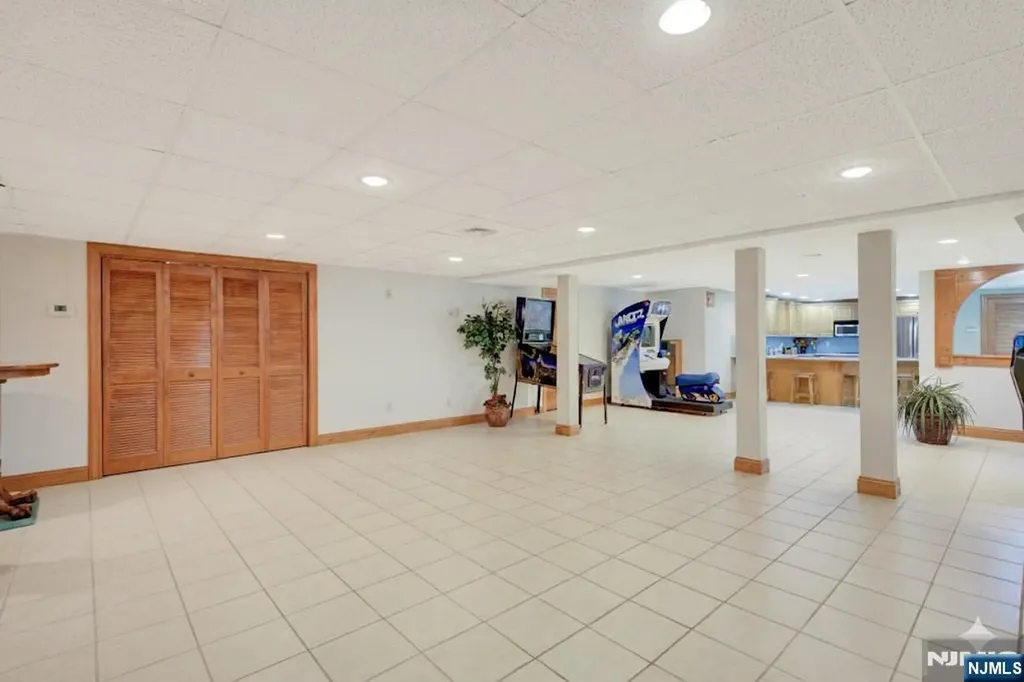 27 Parkwood Lane Bernards NJ 07920