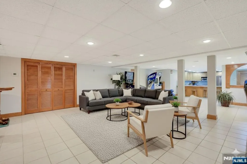 27 Parkwood Lane Bernards NJ 07920