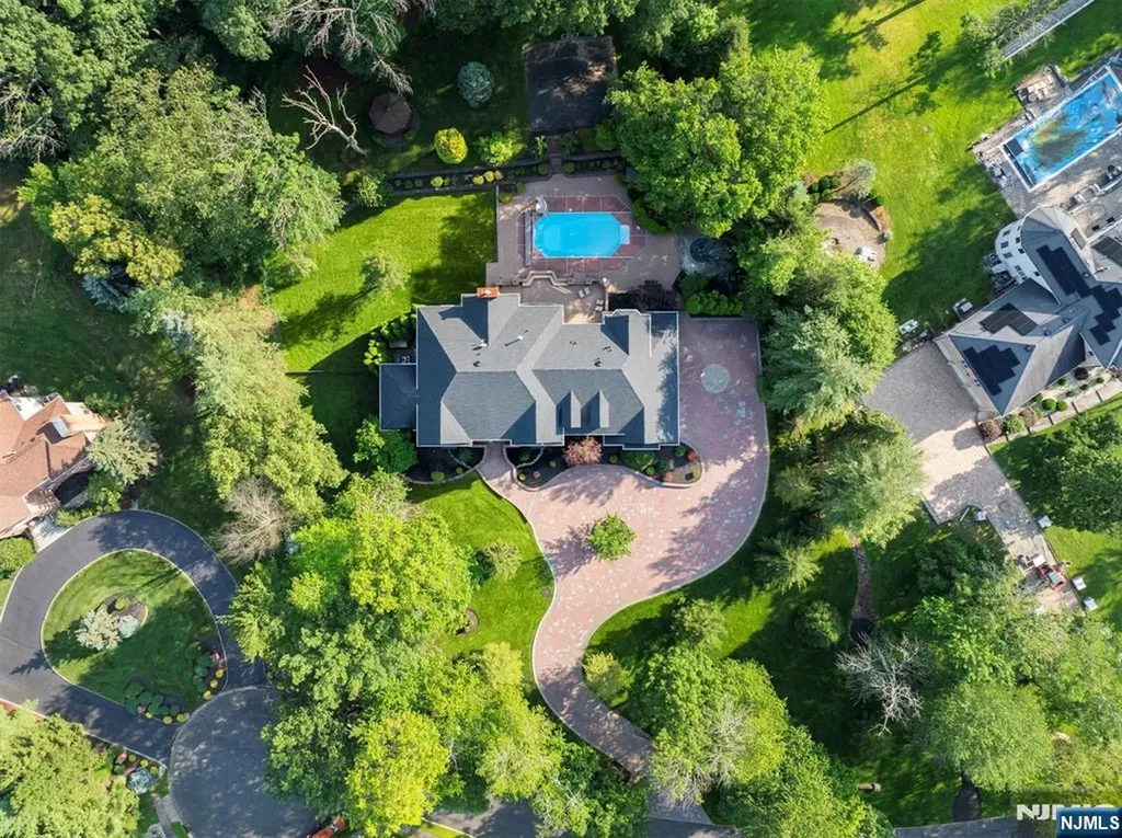 27 Parkwood Lane Bernards NJ 07920