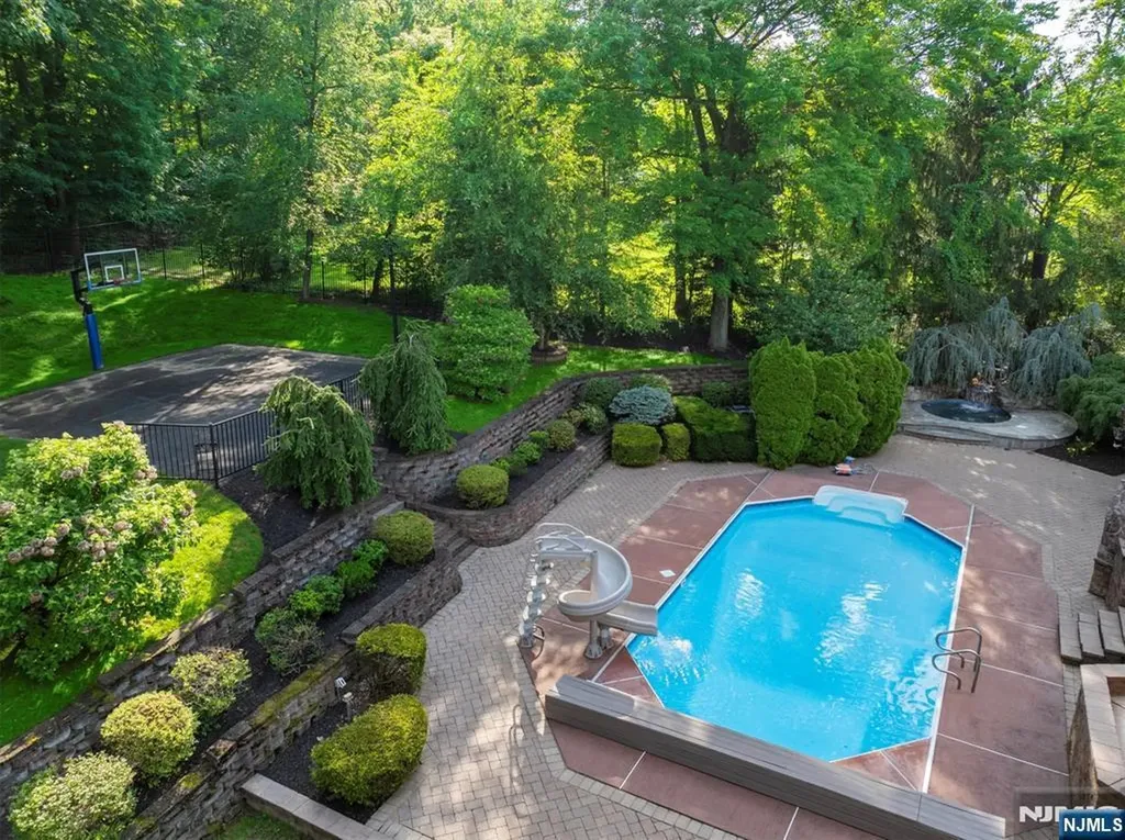 27 Parkwood Lane Bernards NJ 07920