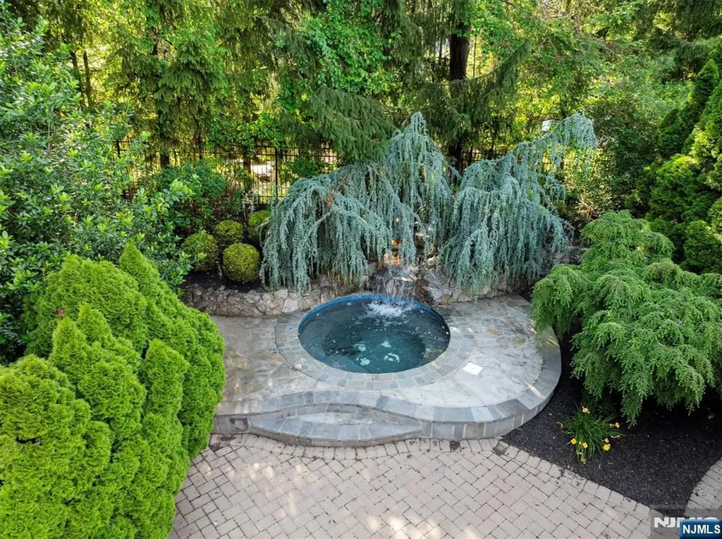 27 Parkwood Lane Bernards NJ 07920