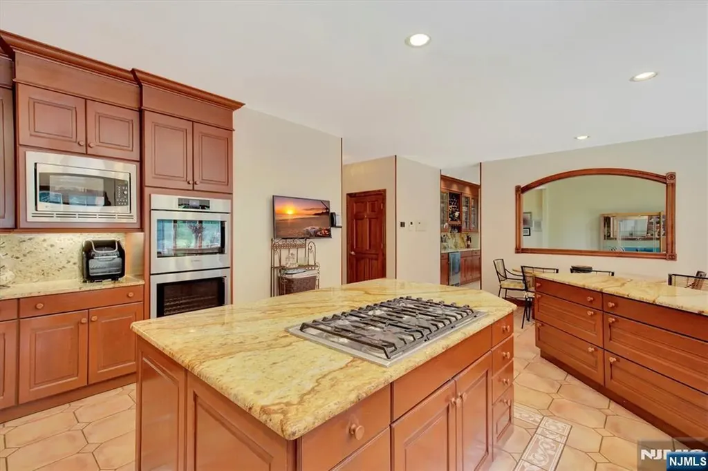 27 Parkwood Lane Bernards NJ 07920