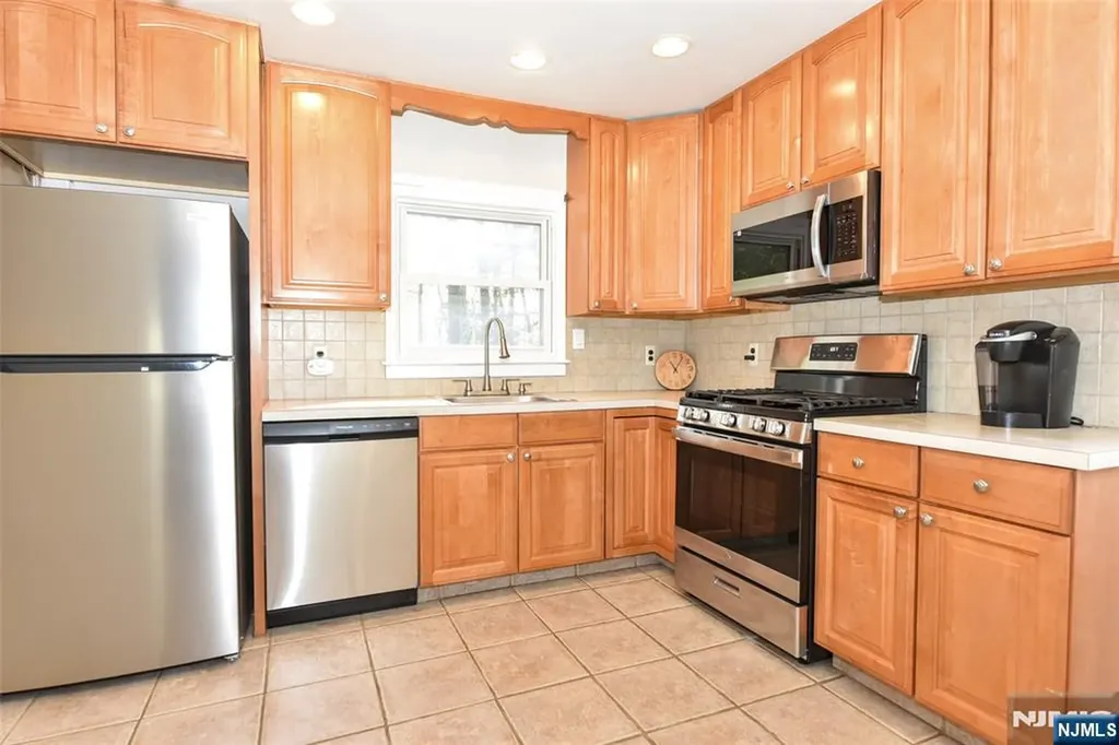 247 Rafkind Road Bloomingdale NJ 07403