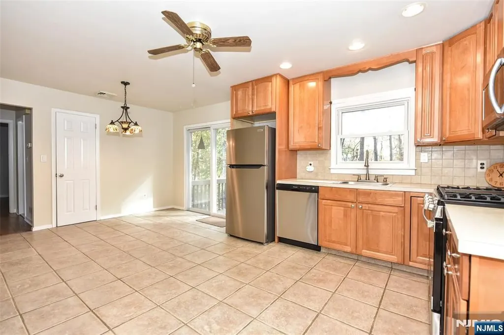 247 Rafkind Road Bloomingdale NJ 07403