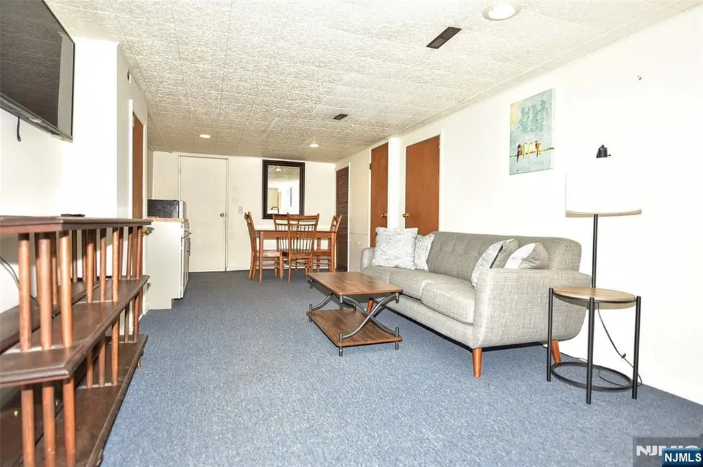 247 Rafkind Road Bloomingdale NJ 07403