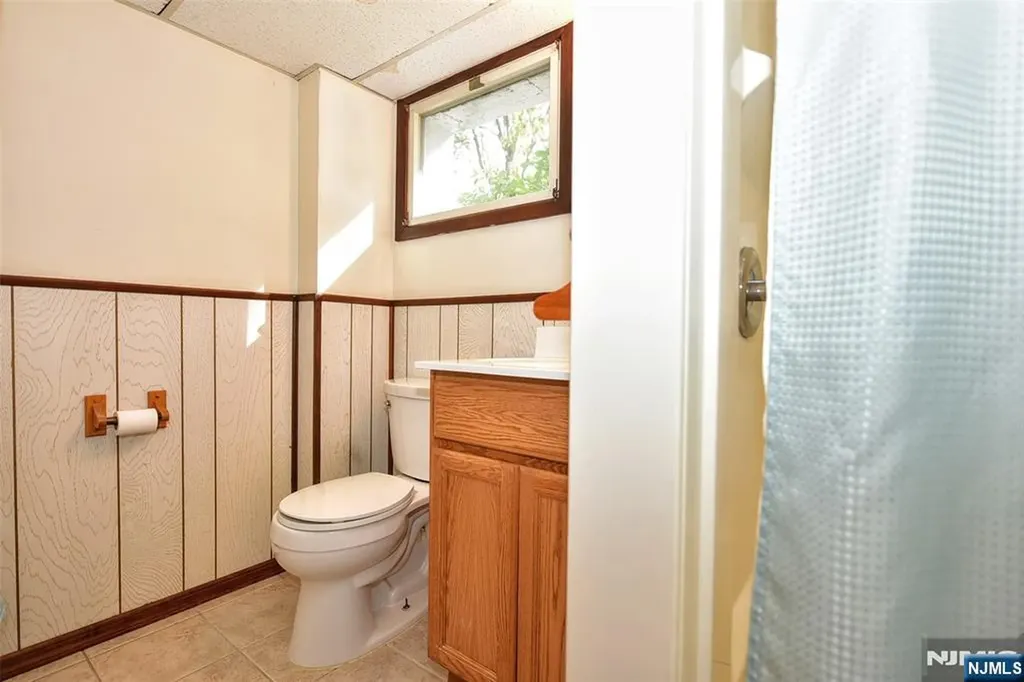 247 Rafkind Road Bloomingdale NJ 07403