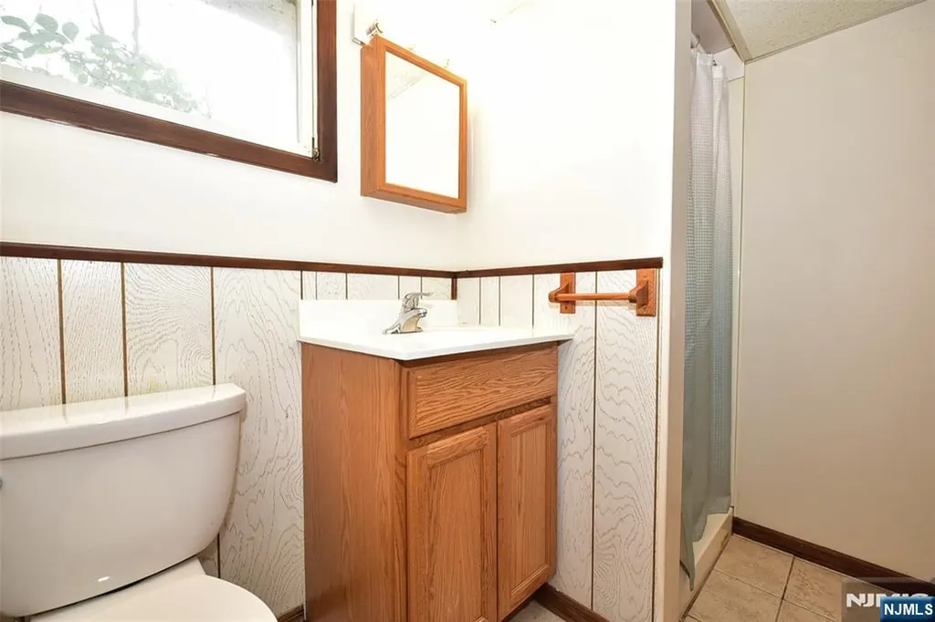 247 Rafkind Road Bloomingdale NJ 07403