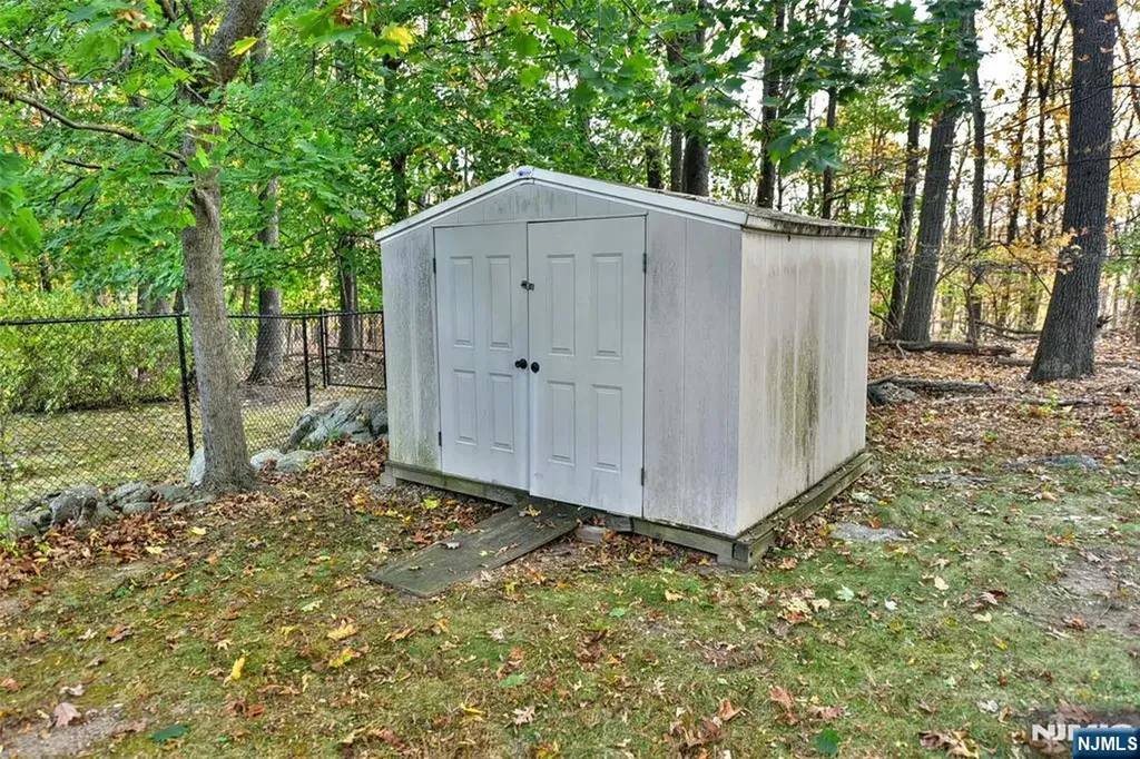 247 Rafkind Road Bloomingdale NJ 07403