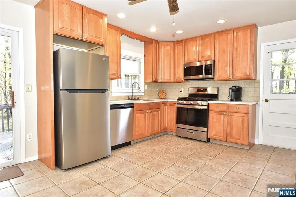 247 Rafkind Road Bloomingdale NJ 07403