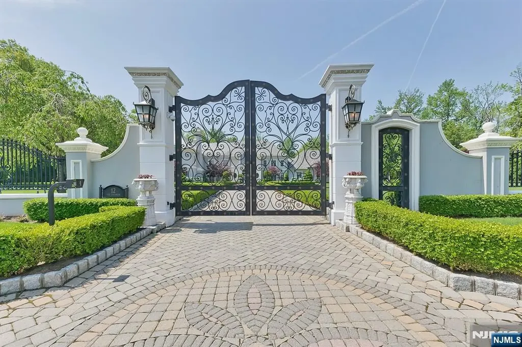 12 The Esplanade Alpine NJ 07620