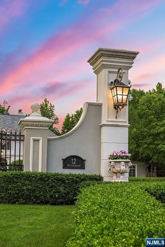 12 The Esplanade Alpine NJ 07620