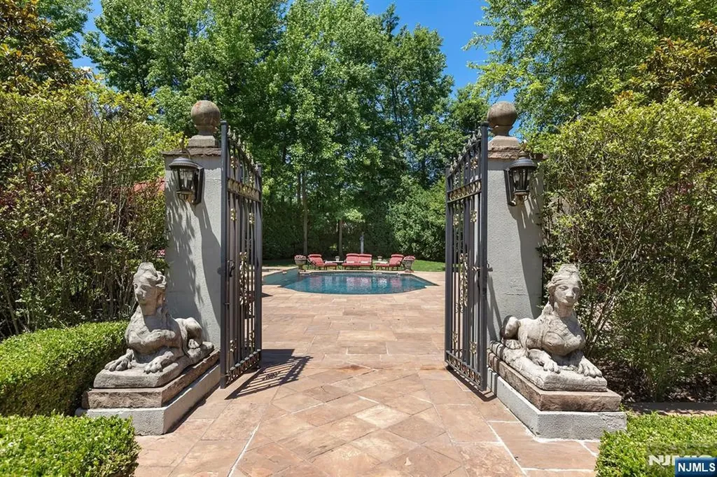 12 The Esplanade Alpine NJ 07620