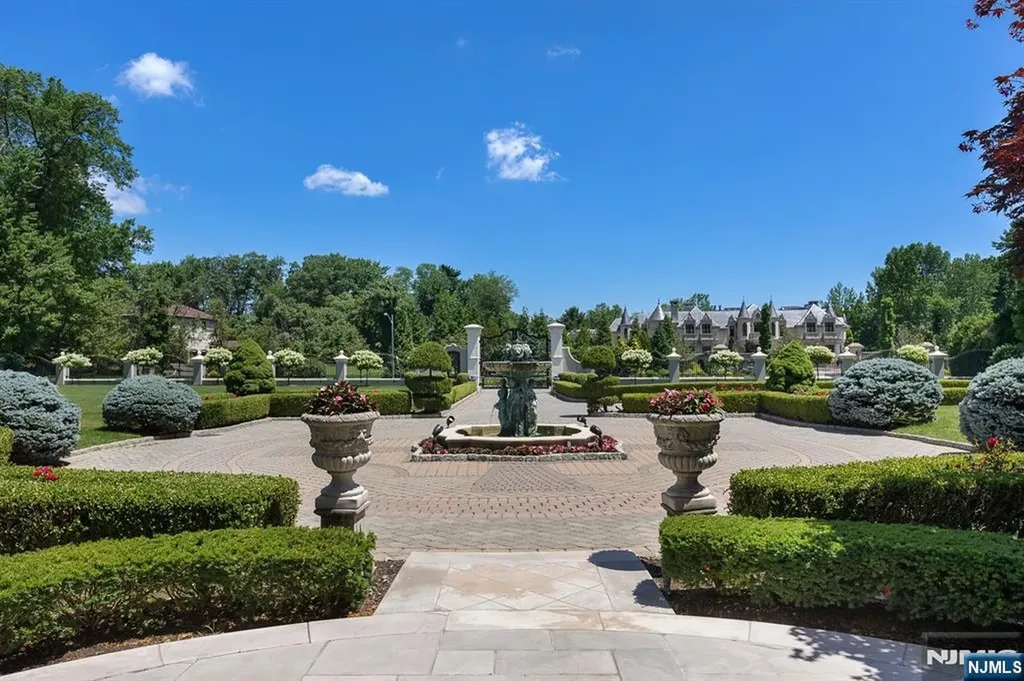 12 The Esplanade Alpine NJ 07620