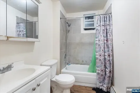552 Norwood Street East Orange NJ 07018