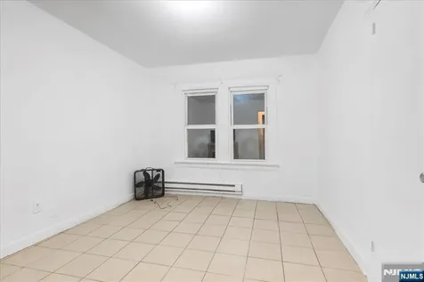 552 Norwood Street East Orange NJ 07018