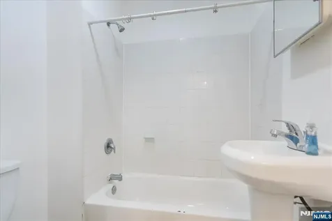 552 Norwood Street East Orange NJ 07018