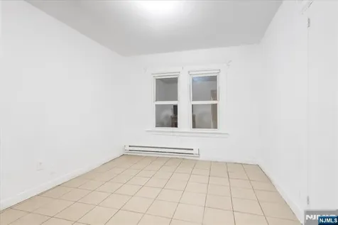 552 Norwood Street East Orange NJ 07018