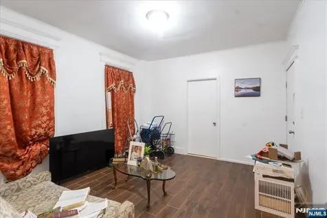 552 Norwood Street East Orange NJ 07018