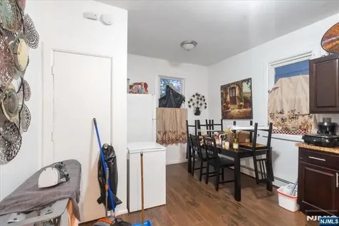 552 Norwood Street East Orange NJ 07018