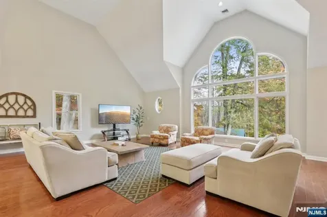 3 Stephens Lake Road Wanaque NJ 07465