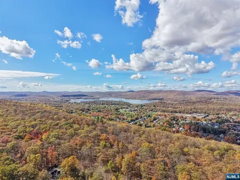 3 Stephens Lake Road Wanaque NJ 07465