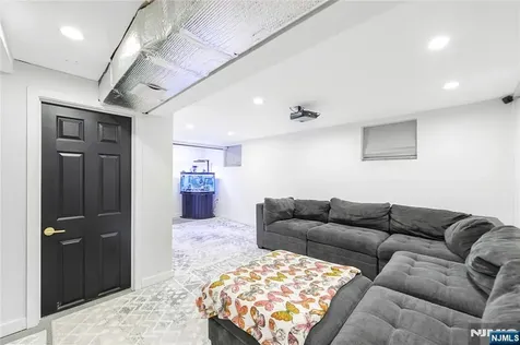 170 Clinton Place Newark NJ 07112