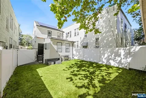 170 Clinton Place Newark NJ 07112