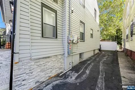 170 Clinton Place Newark NJ 07112