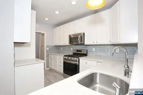 28 Woods Edge Road Old Tappan NJ 07675