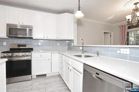 28 Woods Edge Road Old Tappan NJ 07675