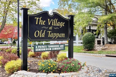 28 Woods Edge Road Old Tappan NJ 07675