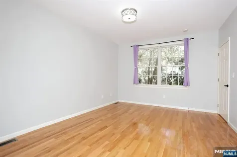 28 Woods Edge Road Old Tappan NJ 07675