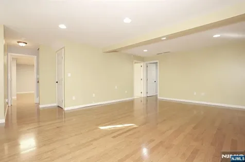28 Woods Edge Road Old Tappan NJ 07675