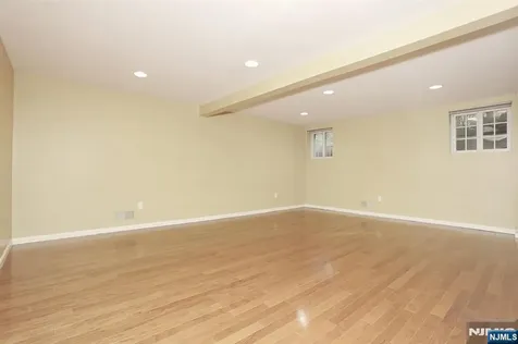 28 Woods Edge Road Old Tappan NJ 07675