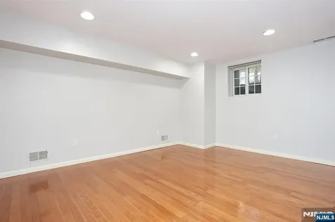 28 Woods Edge Road Old Tappan NJ 07675