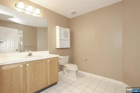 28 Woods Edge Road Old Tappan NJ 07675